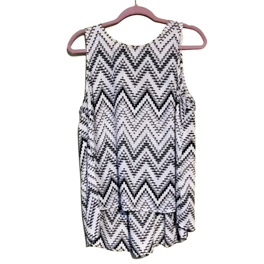 Creative Commune Black & White flowey top.
